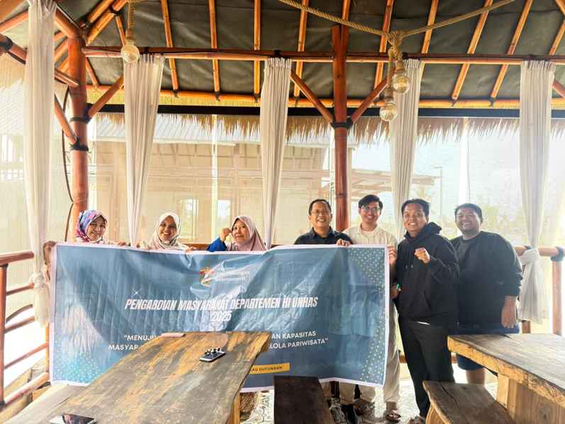 Dorong Pariwisata Berkelanjutan, Dosen HI Unhas Kunjungi Pulau Dutungan